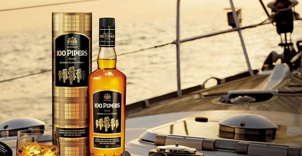 100 Pipers Deluxe Blended Scotch Whisky 